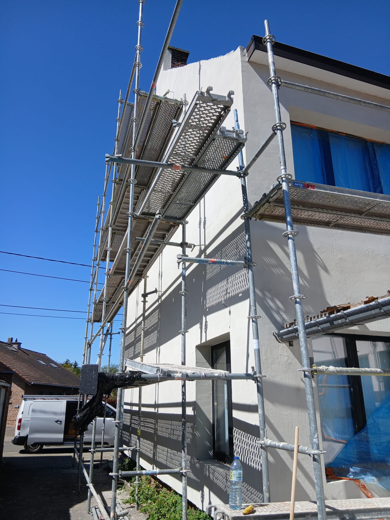 Ravalement facade enduit blanc